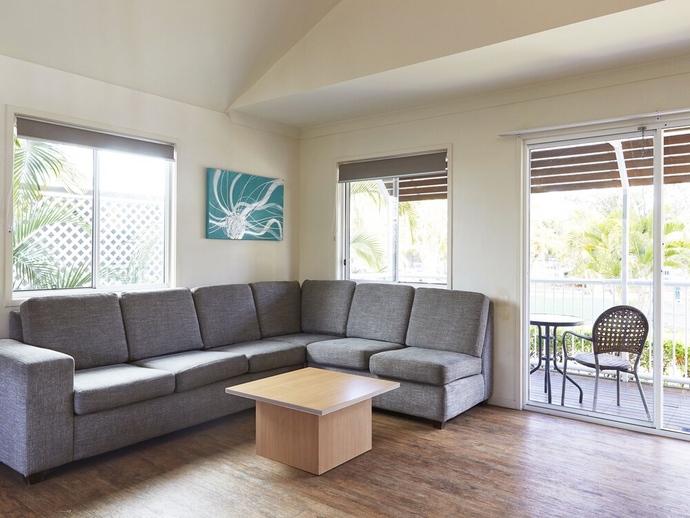 Townhouse Garden Villa - Living Room