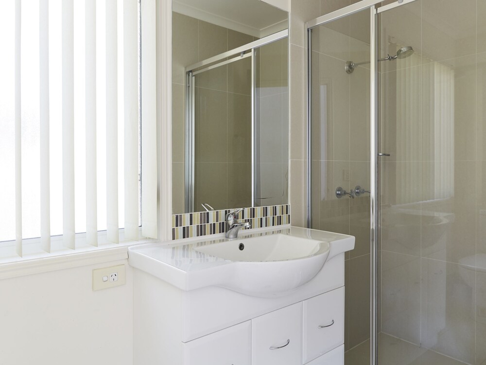 Poolside Villa - Bathroom