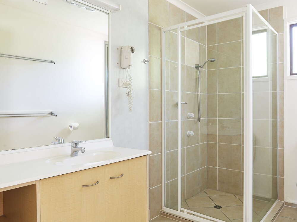 Family Cottage - Bathroom