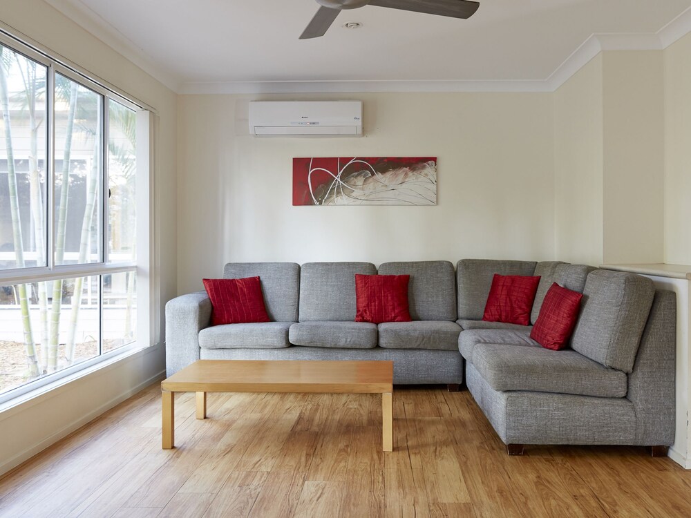 Townhouse Lagoon Villa - Living Room