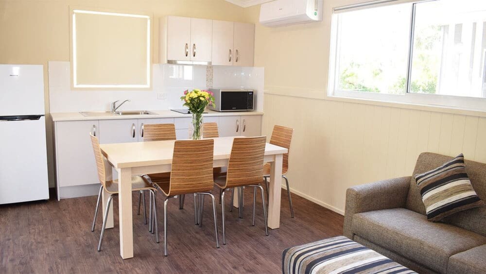 Courtside Family Cabin - In-Room Dining