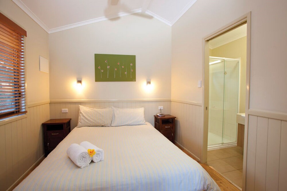 Cabin, 1 Queen Bed (Palm) - Guestroom