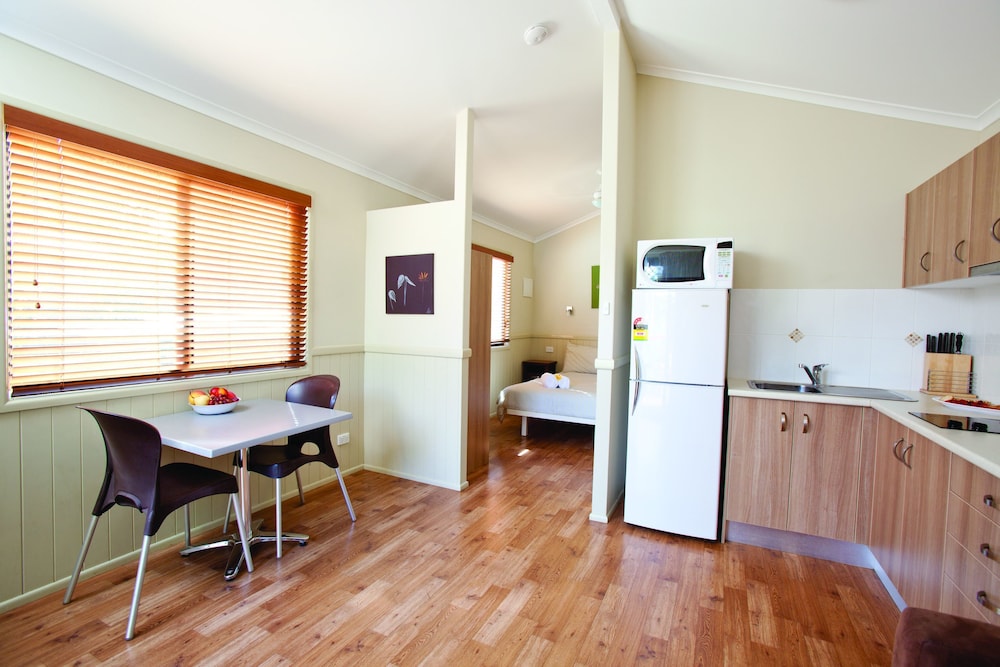 Cabin, 1 Queen Bed (Palm) - Guestroom