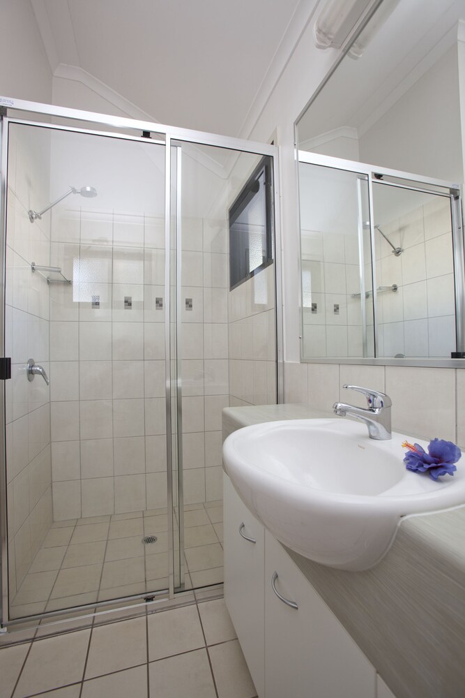 Cabin, 1 Queen Bed (Garden) - Bathroom