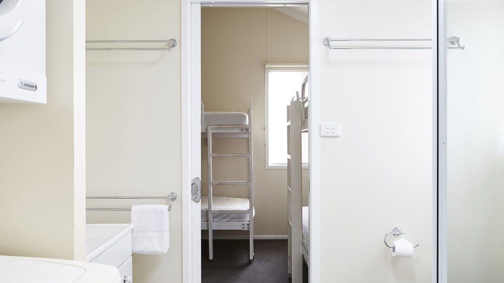Condo (Clifftop Ocean) - Bathroom