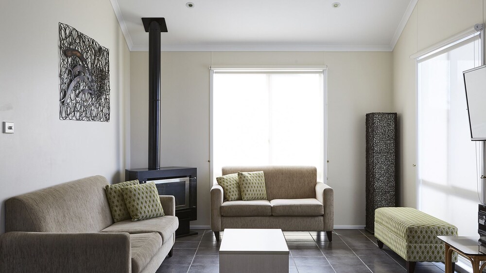 Condo (Clifftop Ocean) - Living Room
