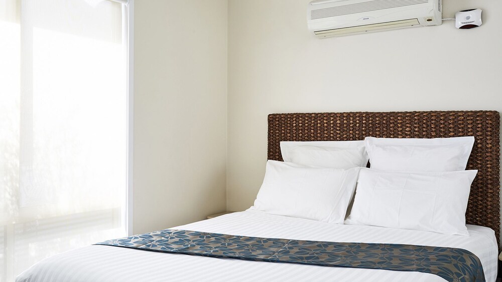 Condo (Clifftop Ocean) - Guestroom