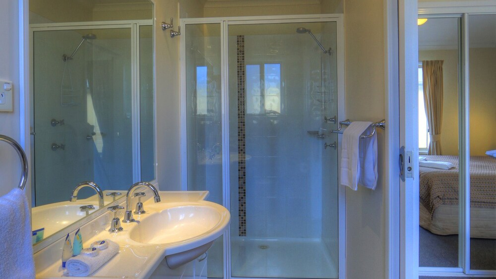 Condo, Poolside - Bathroom