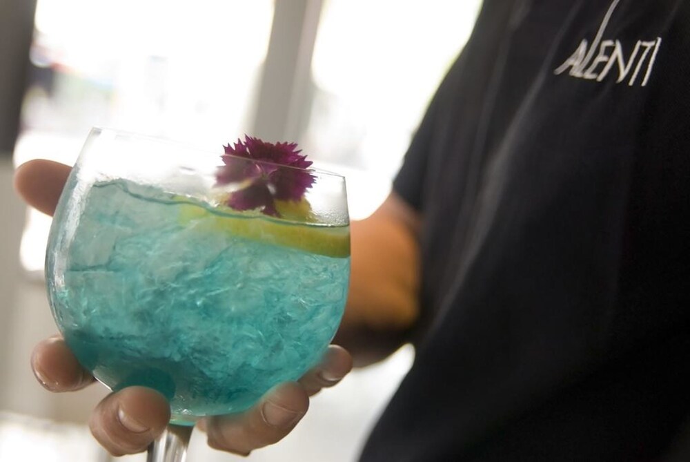 Hotel Bar