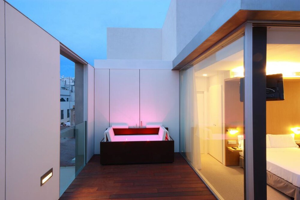 Deep Soaking Bathtub