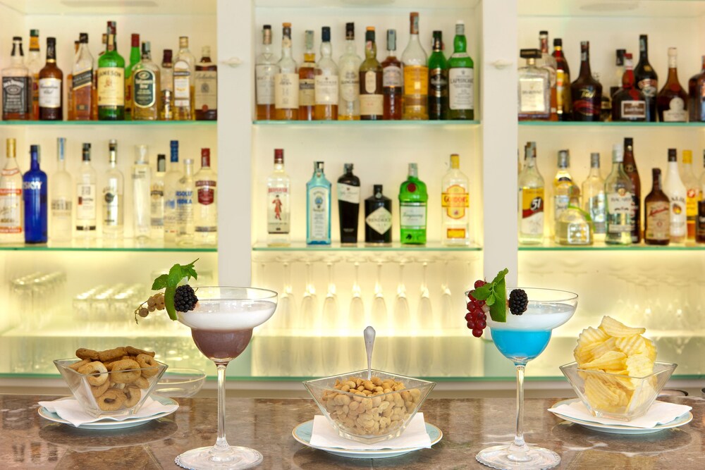 Hotel Bar