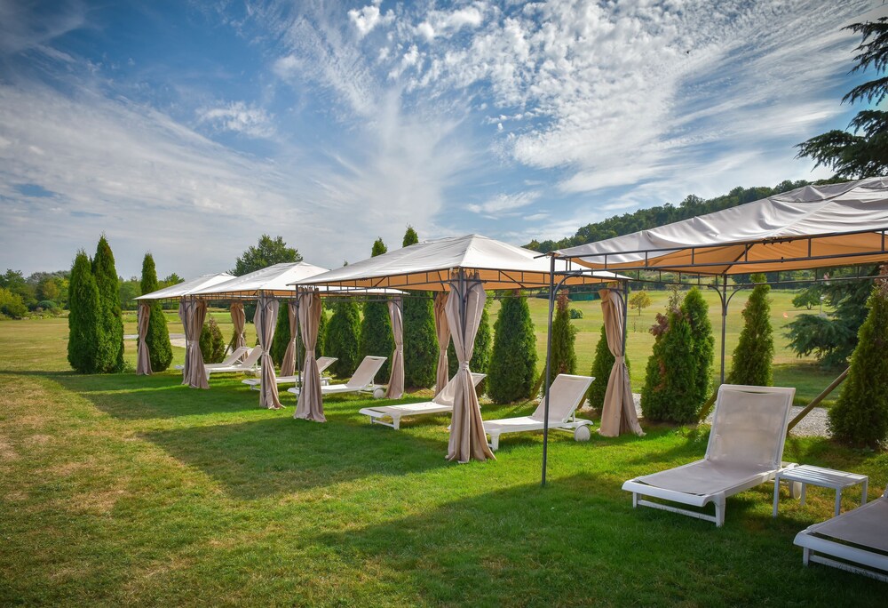 Poolside Bar