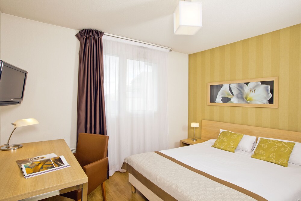 Double Bed Studio - Featured Image