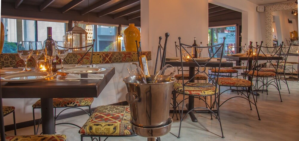 Hotel Lounge