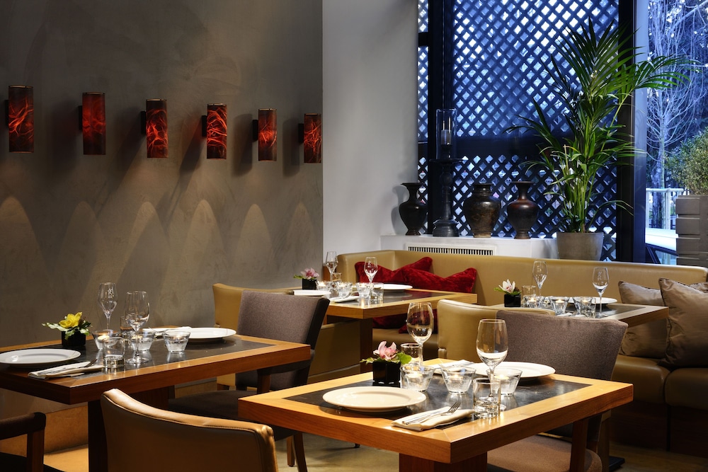 Hotel Lounge