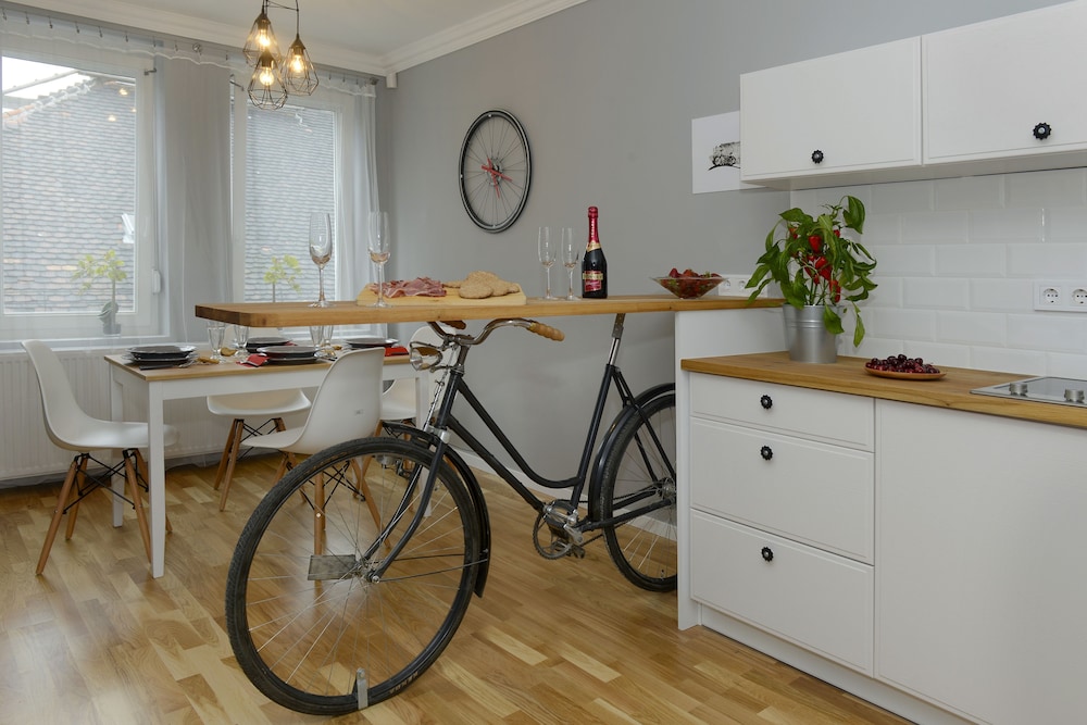 Bike Design Apartment - In-Room Kitchen