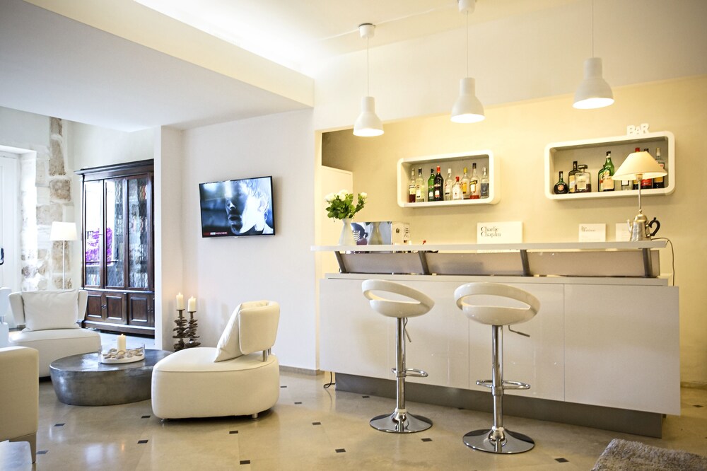 Hotel Bar