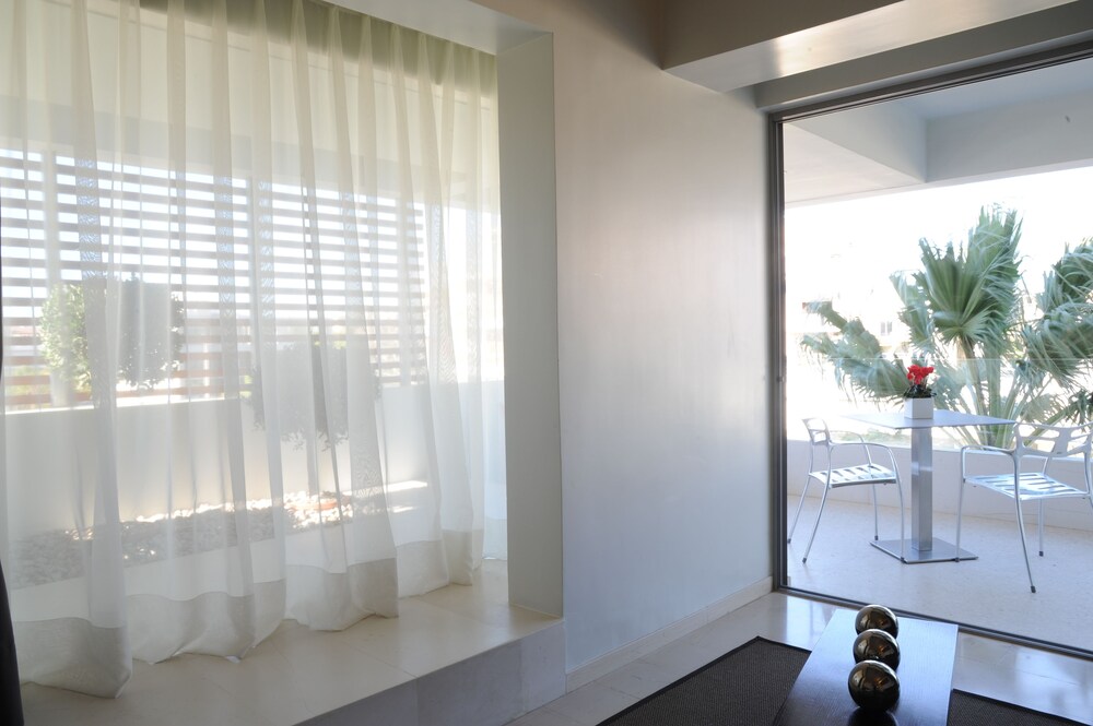 Junior Suite - In-Room Dining