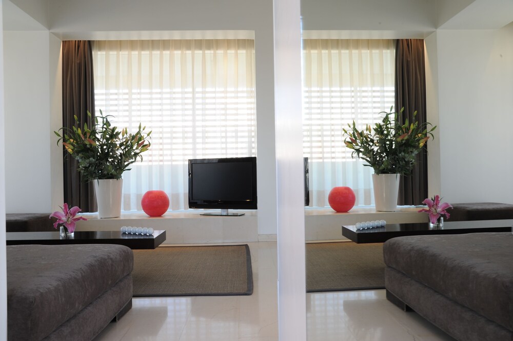 Superior Suite - Living Room