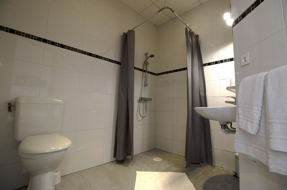 Studio - Bathroom
