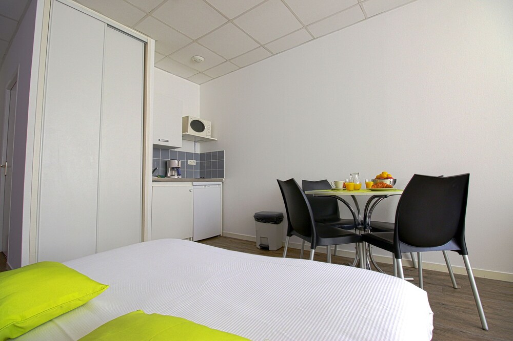 Superior Studio - Guestroom