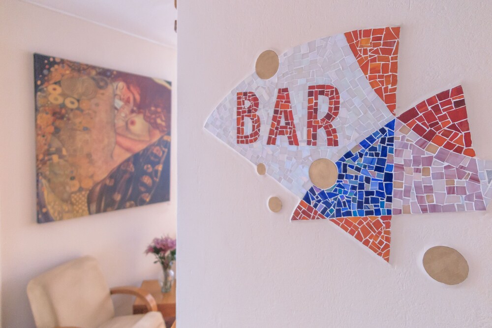 Hotel Bar