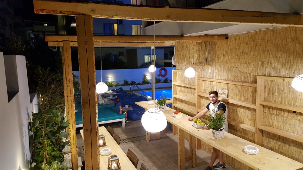 Poolside Bar