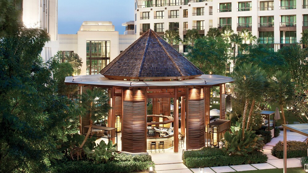 Poolside Bar