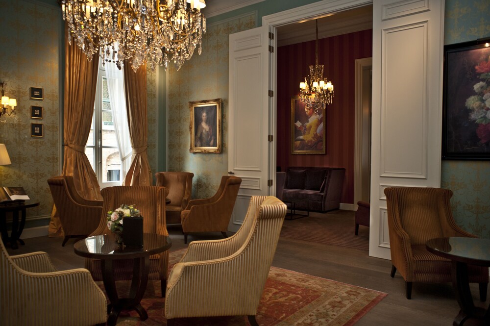 Hotel Lounge
