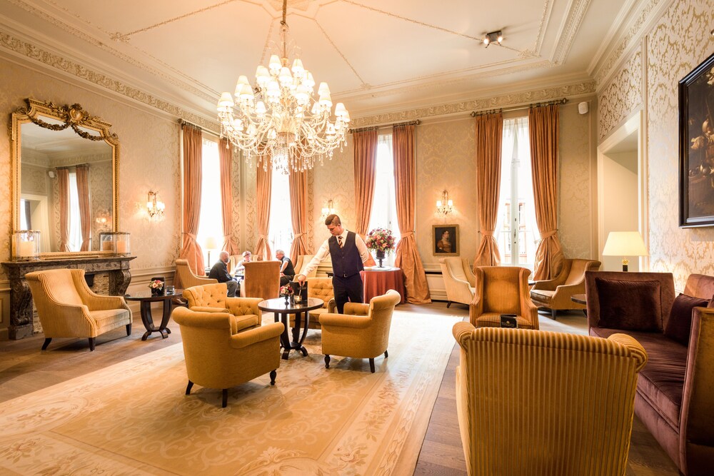 Hotel Lounge