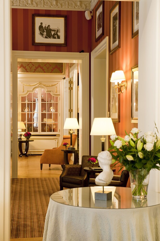 Hotel Lounge