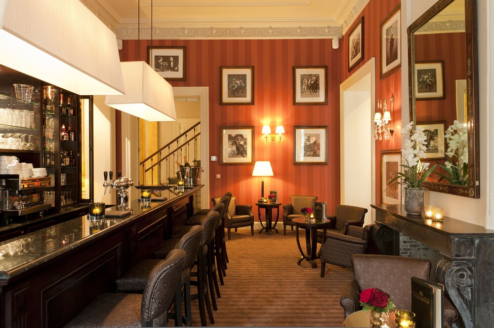 Hotel Bar