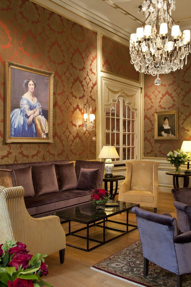 Hotel Lounge