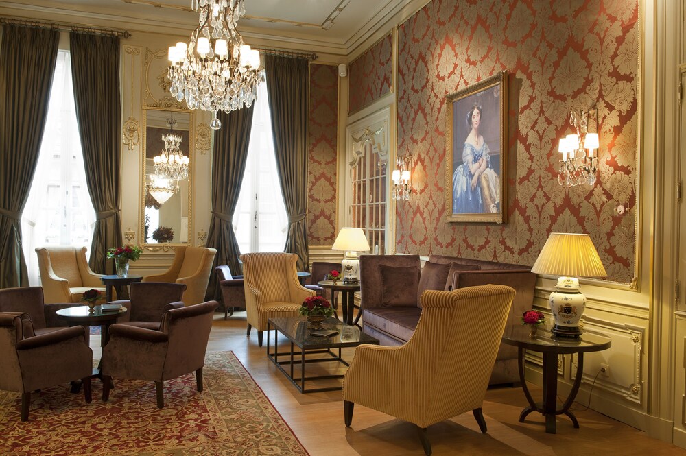 Hotel Lounge