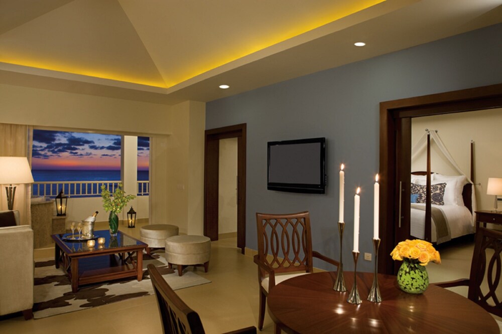 In-room dining, Secrets Wild Orchid Montego Bay - Luxury - Adults Only - All Inclusive