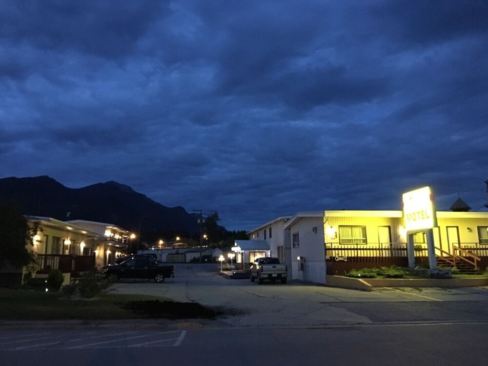 Hotel Front - Evening/Night