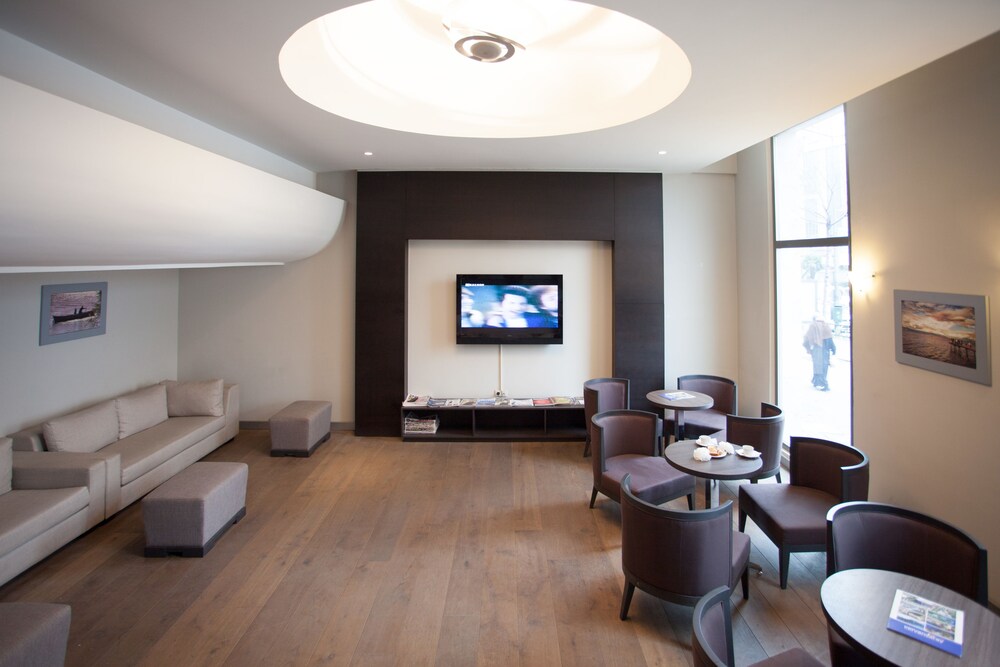 Hotel Lounge