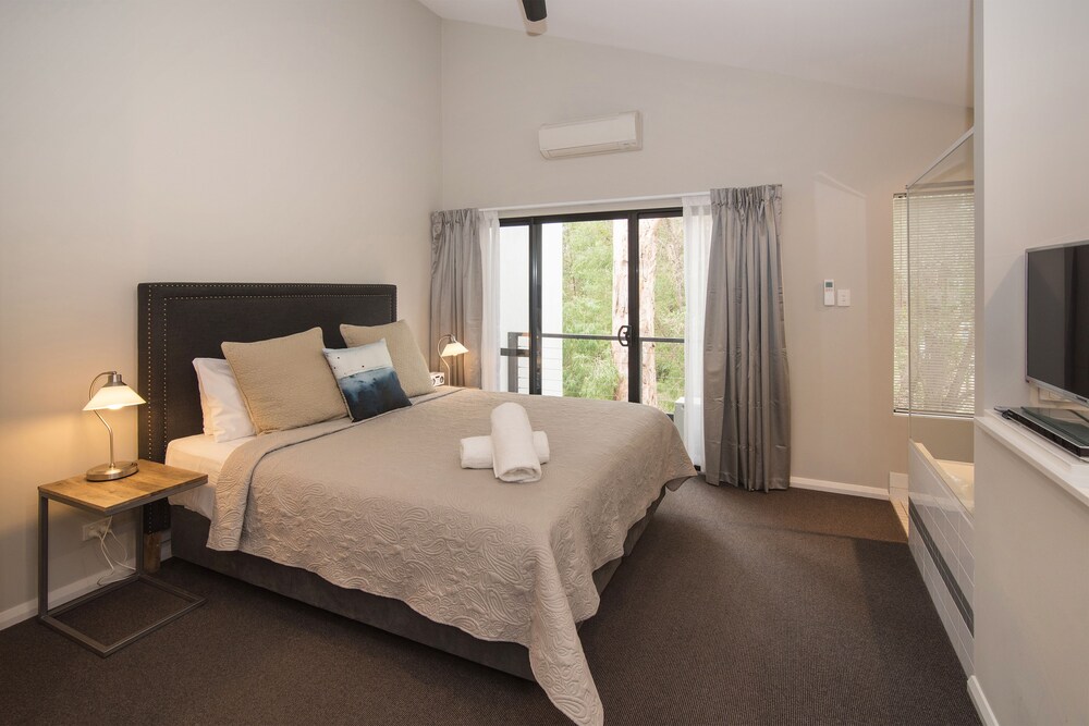 Apartment Spilt Level (roadside) - Guestroom