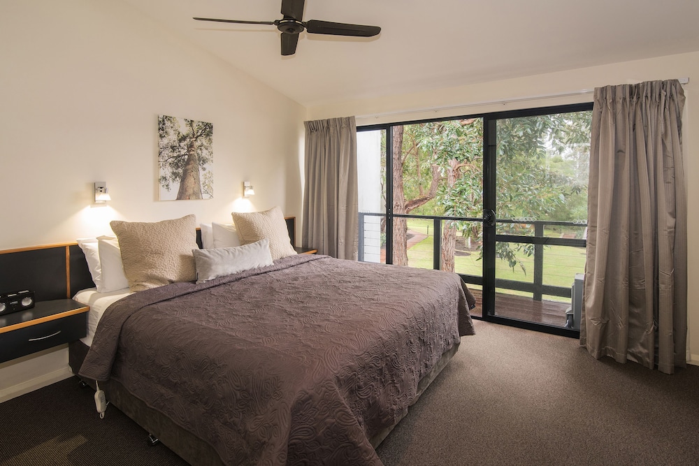 Apartment, 2 Bedrooms, Jetted Tub - Guestroom