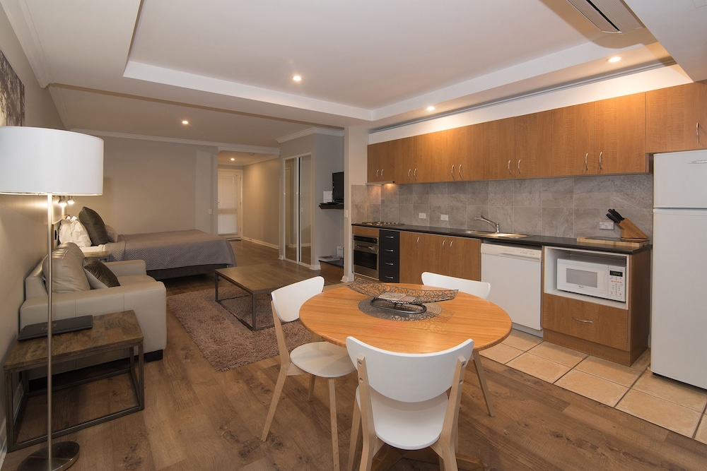 Studio Spa Special Access (Roadside) - Living Room