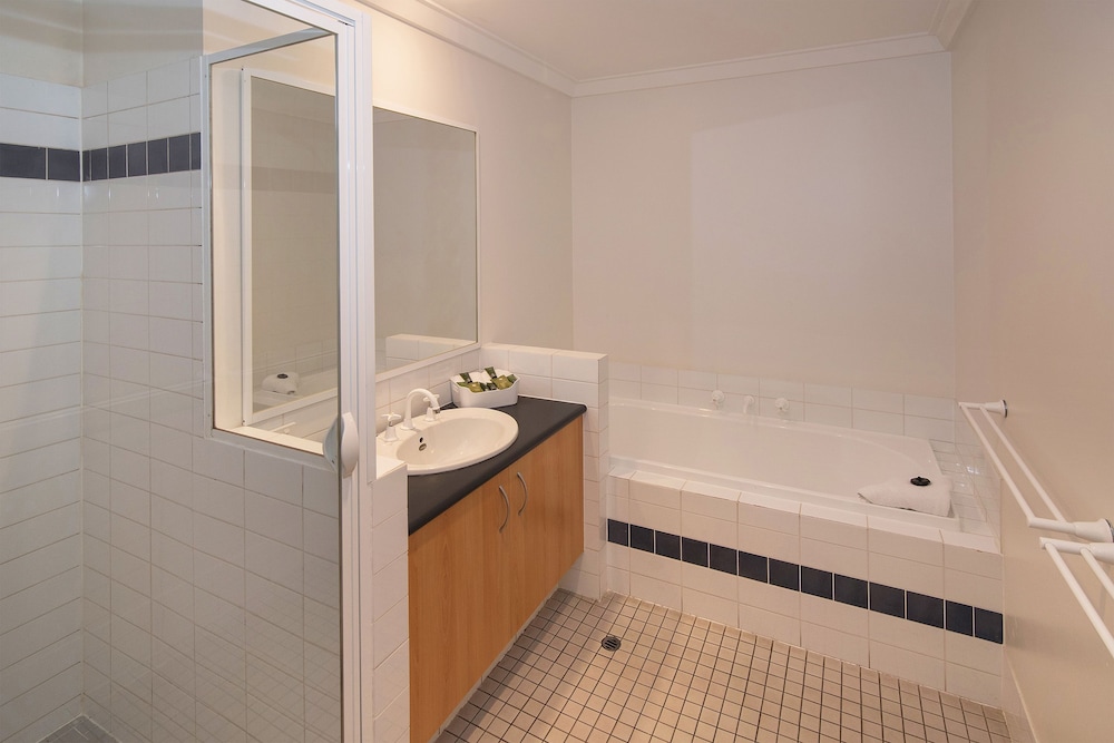 Standard Two Bedroom Apartment (Roadside) - Bathroom