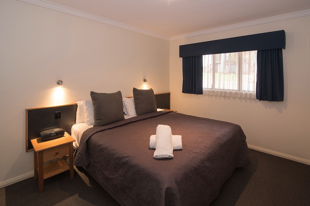 Standard Two Bedroom Apartment (Roadside) - Guestroom