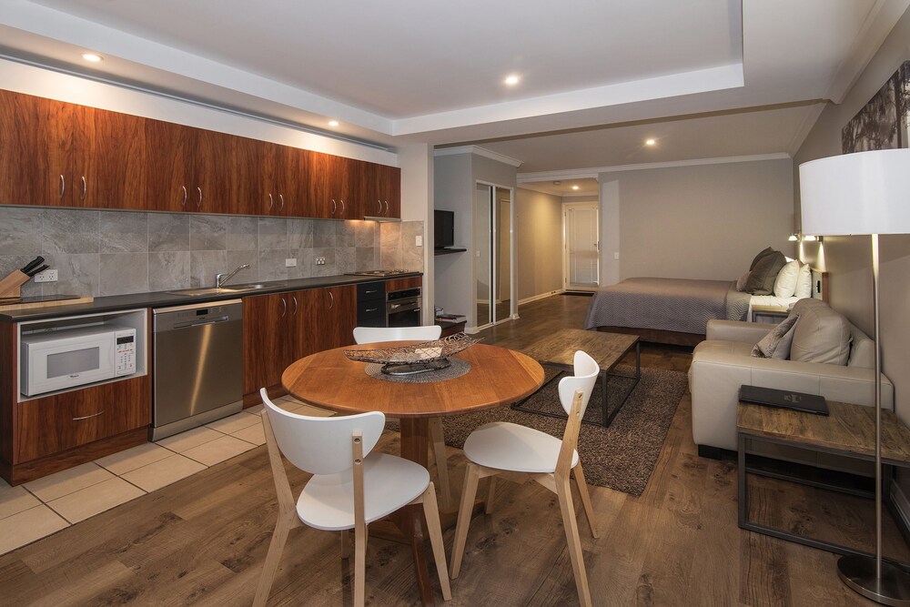 Studio Spa Special Access (Roadside) - In-Room Kitchenette