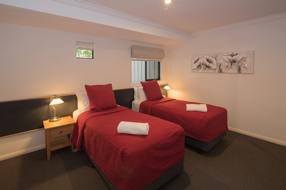 Standard Two Bedroom Apartment (Roadside) - Guestroom