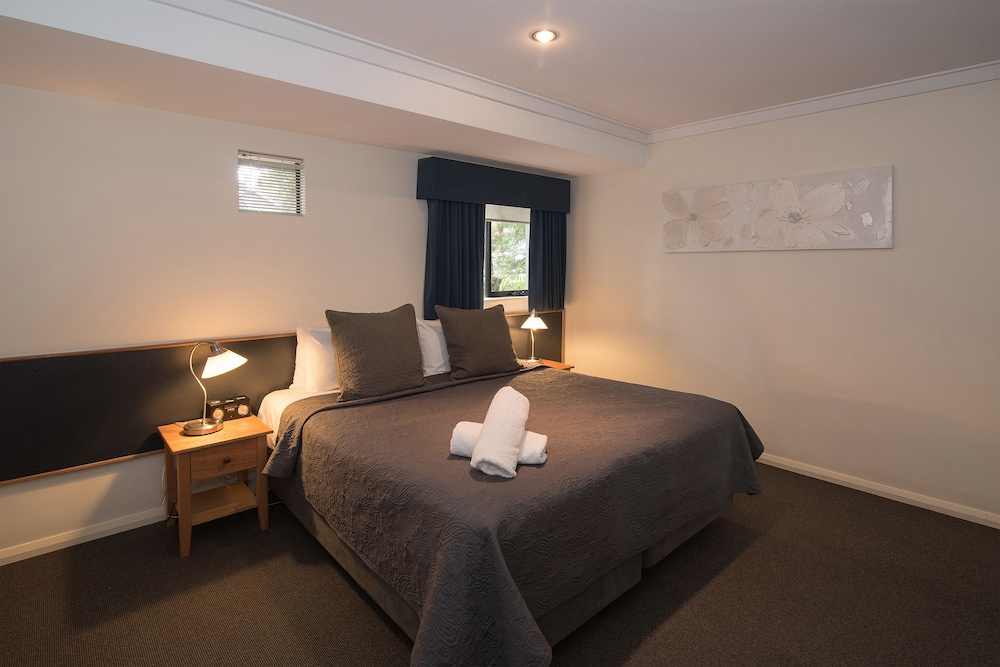 Standard Two Bedroom Apartment (Roadside) - Guestroom