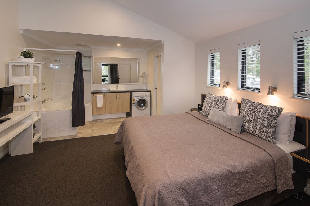 Studio Spa (Roadside) - Guestroom