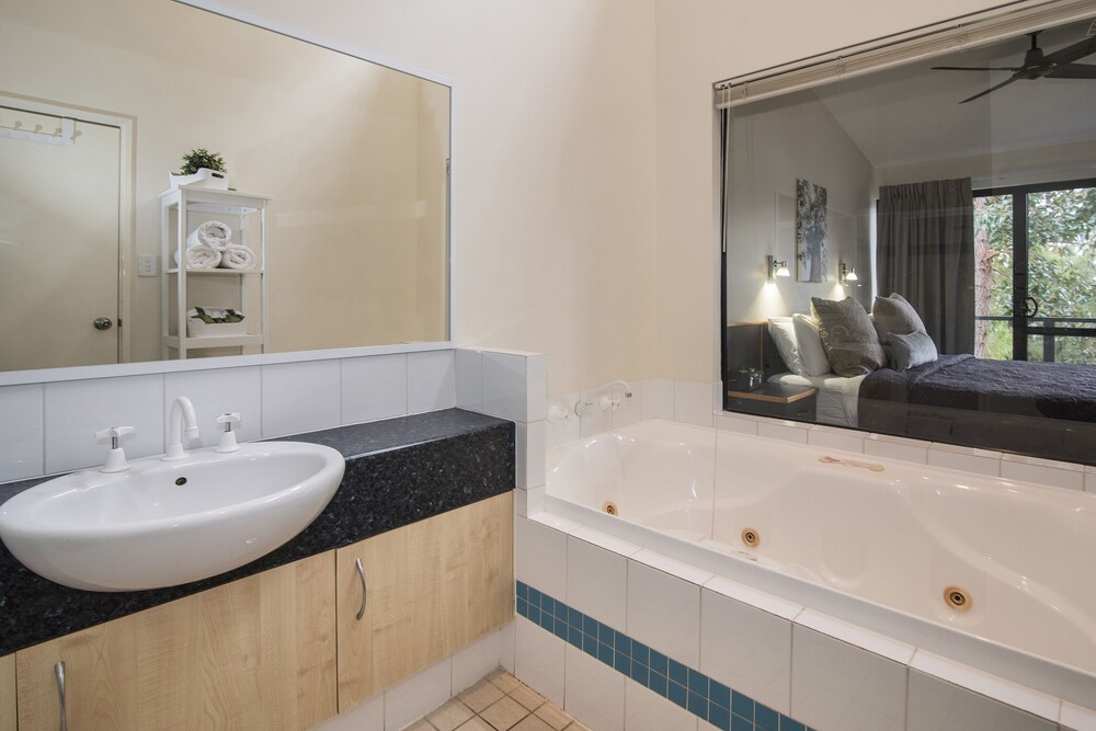 Apartment, 2 Bedrooms, Jetted Tub - Bathroom