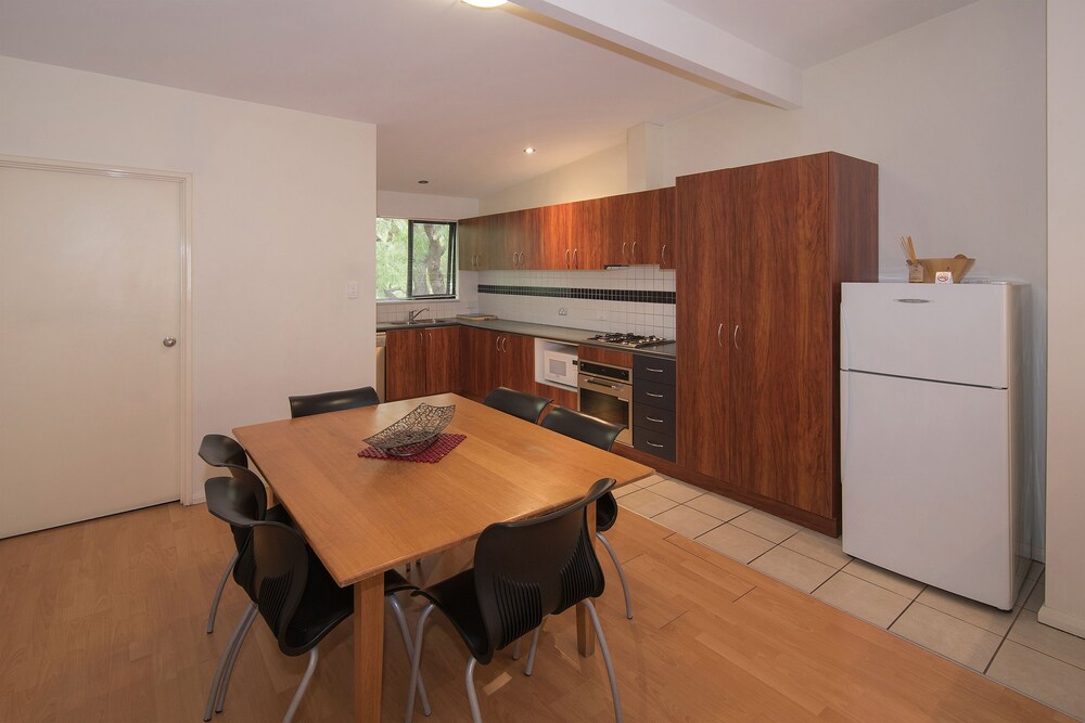 Standard Two Bedroom Apartment (Roadside) - In-Room Dining