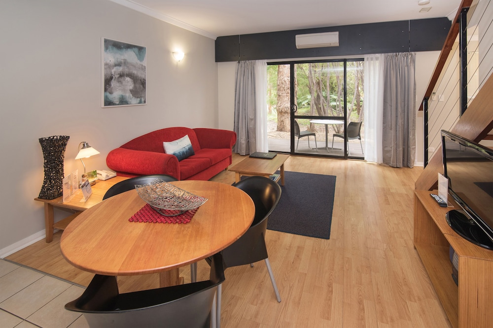 Apartment Spilt Level (roadside) - Living Room