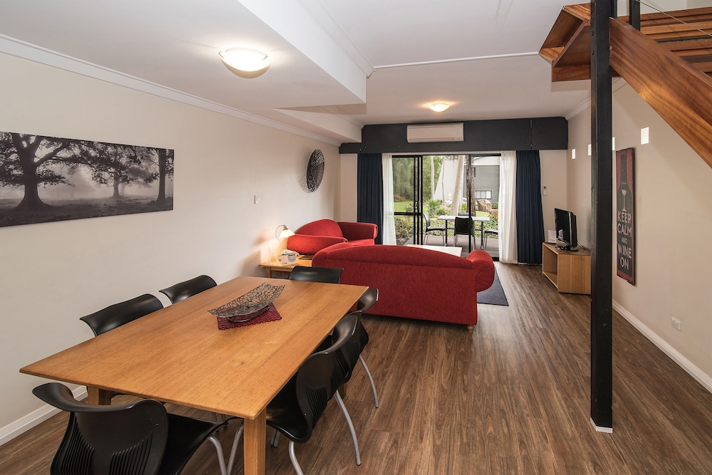 Apartment, 2 Bedrooms, Jetted Tub - In-Room Dining